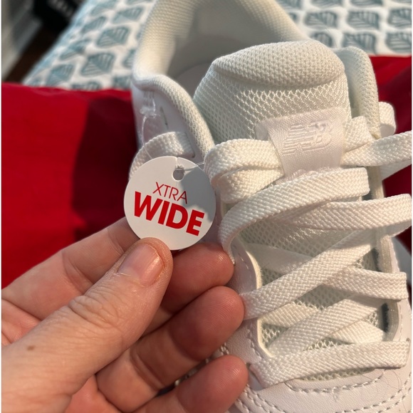 NWT New Balance 860v6 Size 3 extra wide uniform shoes - Picture 2 of 5